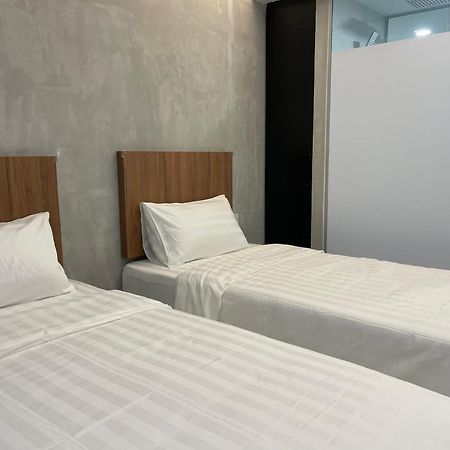 Hpy Hotel Ipoh Bagian luar foto